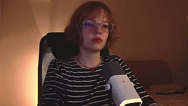 Snapshot of emymayy chatting on 06.19.26 emymayy online show from 06.19.26