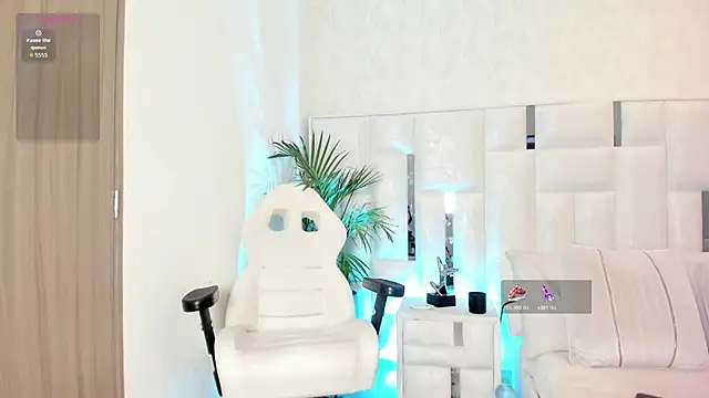 Snapshot of Katya_blonde chatting on 10.28.25 Katya blonde online show from 10.28.25