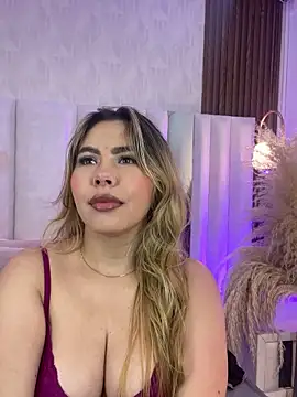 Snapshot of Katya_blonde chatting on 11.18.25 Katya blonde online show from 11.18.25