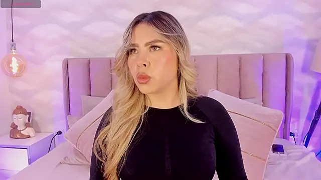 Snapshot of Katya_blonde chatting on 11.19.25 Katya blonde online show from 11.19.25