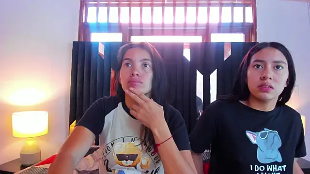 Sofy and Mia online show from 10.15.25