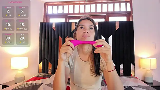 Sofy and Mia online show from 10.25.25