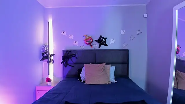 Snapshot of rose_more__ chatting on 10.21.25 rose more online show from 10.21.25