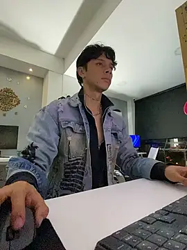 Snapshot of ErosDominant chatting on 10.30.25 ErosDominant online show from 10.30.25