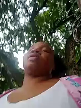 Snapshot of Bigasshott_ chatting on 11.13.25 Bigasshott online show from 11.13.25