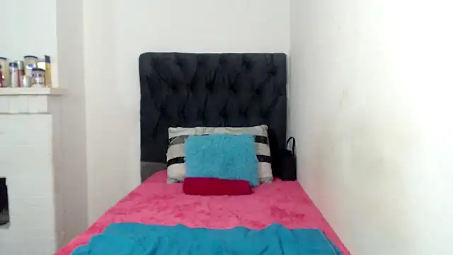 Snapshot of MissLola026 chatting on 01.12.26 MissLola026 online show from 01.12.26