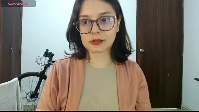 Snapshot of CarlaLorez chatting on 10.23.25 CarlaLorez online show from 10.23.25