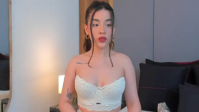 Snapshot of AryBlair chatting on 11.15.25 AryBlair online show from 11.15.25