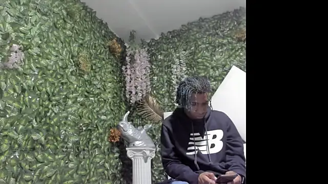 Snapshot of REDBRYAN_EBANO chatting on 10.11.25 REDBRYAN EBANO online show from 10.11.25