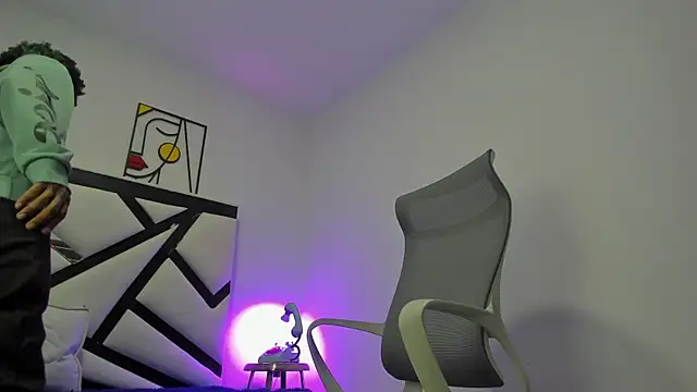 Snapshot of REDBRYAN_EBANO chatting on 10.17.25 REDBRYAN EBANO online show from 10.17.25