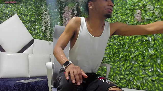 Snapshot of REDBRYAN_EBANO chatting on 10.21.25 REDBRYAN EBANO online show from 10.21.25