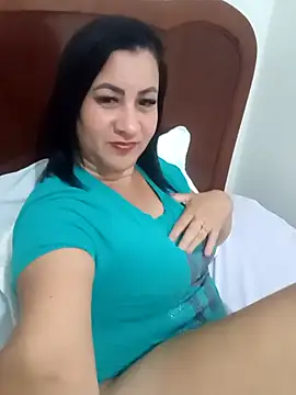 Snapshot of CleoHot25 chatting on 10.21.25 CleoHot25 online show from 10.21.25