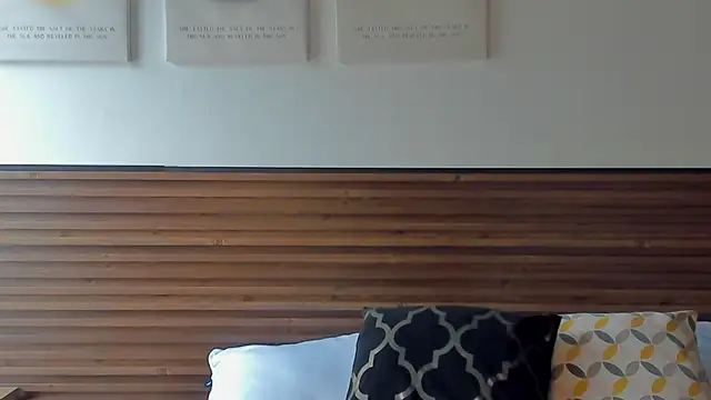 Snapshot of Kitty_Bombon chatting on 10.12.25 Kitty Bombon online show from 10.12.25