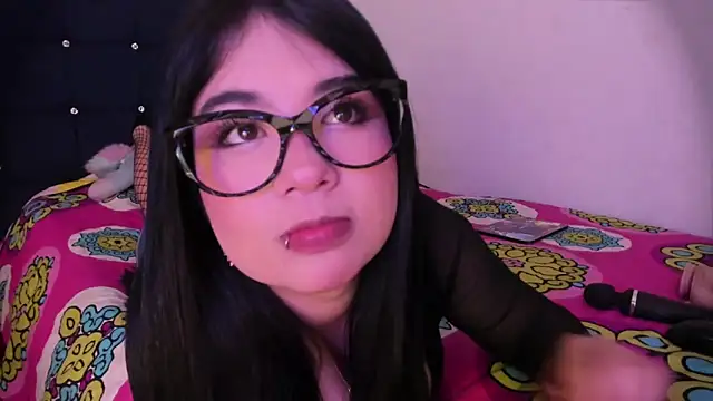 Lilith salvatoree online show from 11.04.25