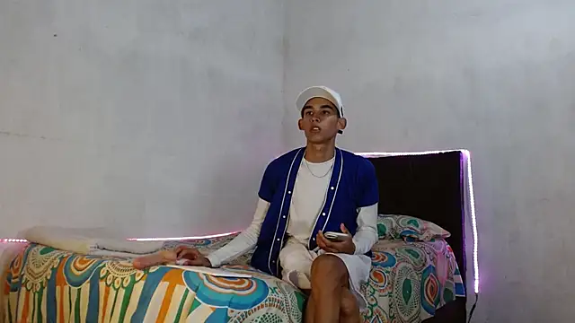 Snapshot of Paulosex12 chatting on 10.12.25 Paulosex12 online show from 10.12.25