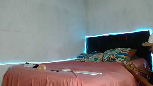 Snapshot of Paulosex12 chatting on 10.24.25 Paulosex12 online show from 10.24.25