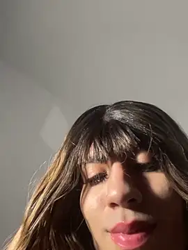 Snapshot of SiaraRealist chatting on 11.15.25 SiaraRealist online show from 11.15.25