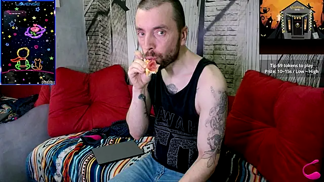 Snapshot of Markus_Rivas chatting on 10.21.25 Markus Rivas online show from 10.21.25