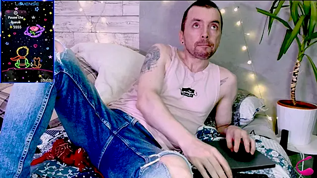 Snapshot of Markus_Rivas chatting on 10.26.25 Markus Rivas online show from 10.26.25