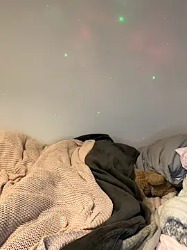 Snapshot of SashaMaexox chatting on 10.31.25 SashaMaexox online show from 10.31.25