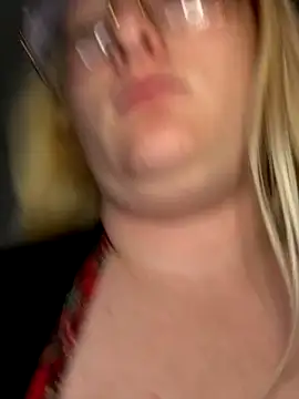 Snapshot of SashaMaexox chatting on 11.11.25 SashaMaexox online show from 11.11.25