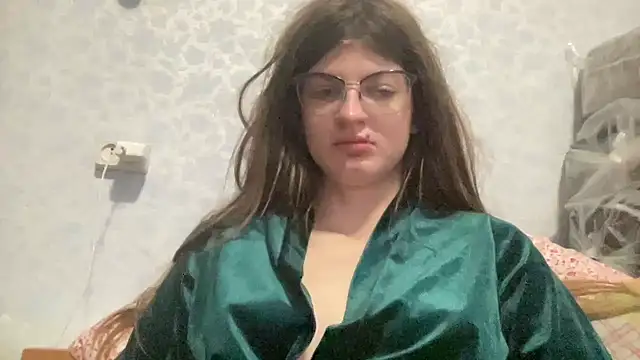 Snapshot of NikaXZimax chatting on 10.28.25 NikaXZimax online show from 10.28.25