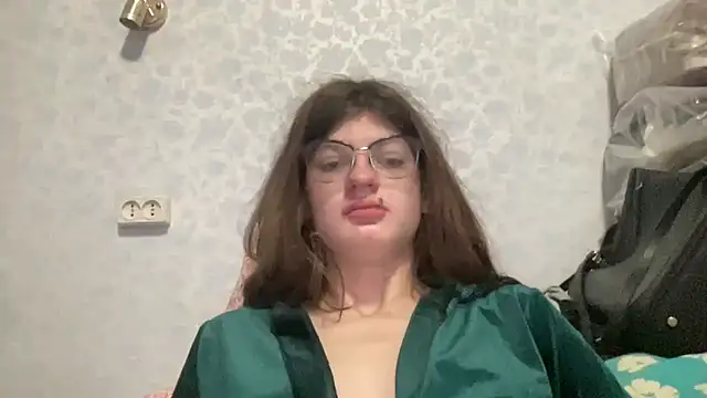 Snapshot of NikaXZimax chatting on 10.29.25 NikaXZimax online show from 10.29.25