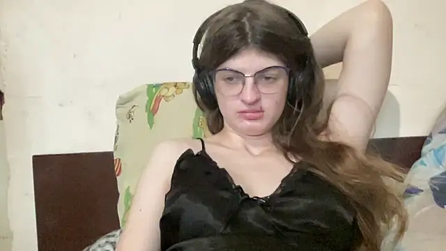 Snapshot of NikaXZimax chatting on 11.23.25 NikaXZimax online show from 11.23.25