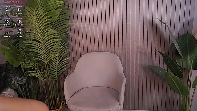 lorapalmerry online show from 10.15.25