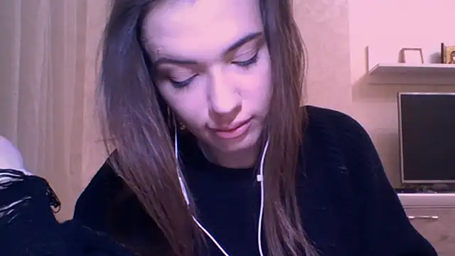 CeyaLier online show from 12.15.25