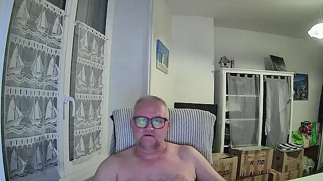 Snapshot of macdut67 chatting on 04.15.26 macdut67 online show from 04.15.26