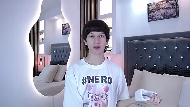 Emo Boy  online show from 03.13.26