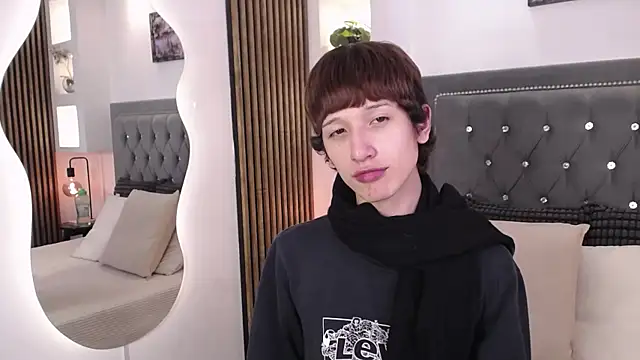 Emo Boy  online show from 05.12.26