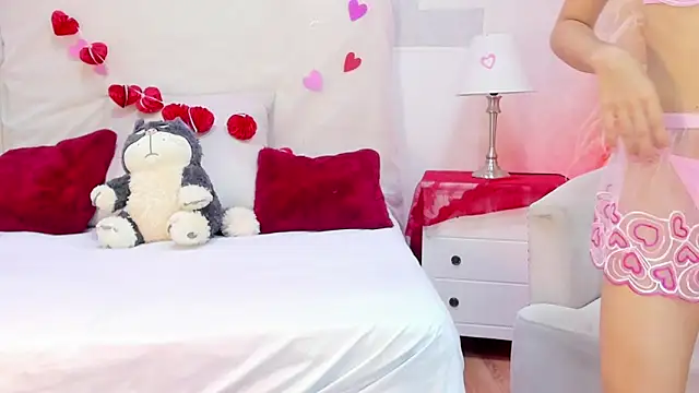 Sara Collinss  online show from 02.14.26