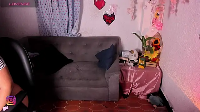 Emilycollei online show from 05.12.26