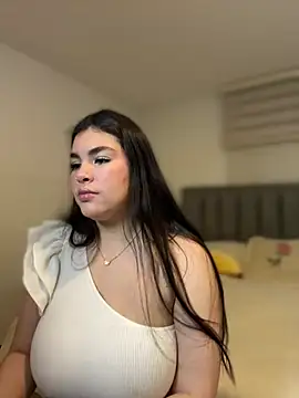 Snapshot of Isabella_LaRue chatting on 02.16.26 Isabella LaRue online show from 02.16.26