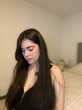 Snapshot of Isabella_LaRue chatting on 03.24.26 Isabella LaRue online show from 03.24.26