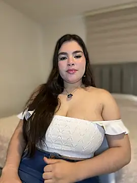 Isabella LaRue online show from 04.15.26