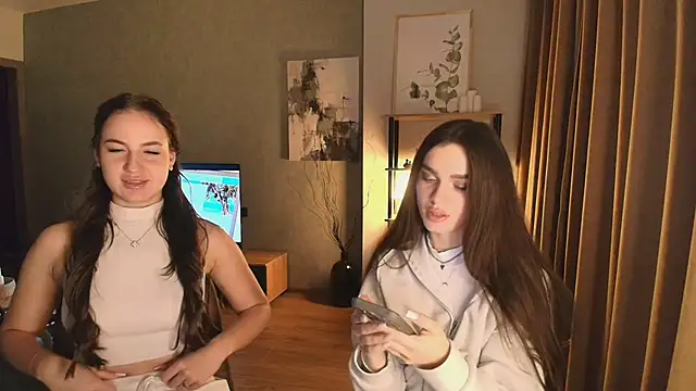 MayaGlow online show from 12.04.25