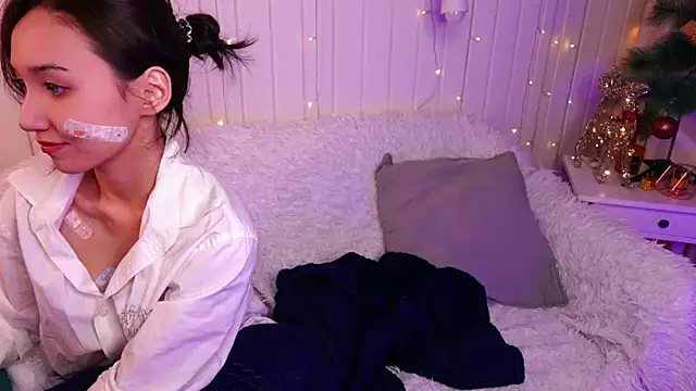 Snapshot of GentleMusee chatting on 12.21.25 GentleMusee online show from 12.21.25