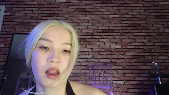 Snapshot of saya_li1 chatting on 11.01.25 saya li1 online show from 11.01.25