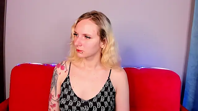 LikiLips online show from 10.15.25