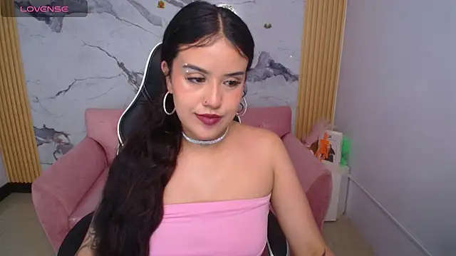 Snapshot of ailyn_ch1 chatting on 10.20.25 ailyn ch1 online show from 10.20.25