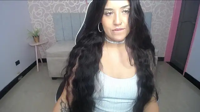 Snapshot of ailyn_ch1 chatting on 10.25.25 ailyn ch1 online show from 10.25.25