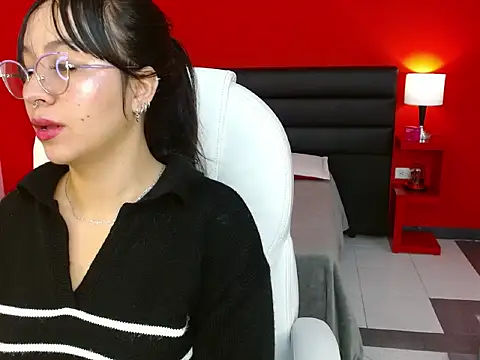 Snapshot of Rosee20_ chatting on 10.26.25 Rosee20 online show from 10.26.25