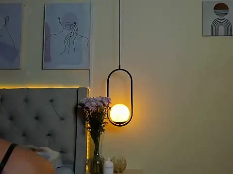 Snapshot of Chloe_Celeste chatting on 11.21.25 Chloe Celeste online show from 11.21.25