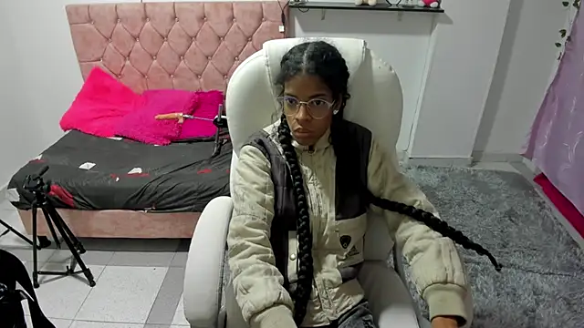 thianahorny online show from 12.22.25