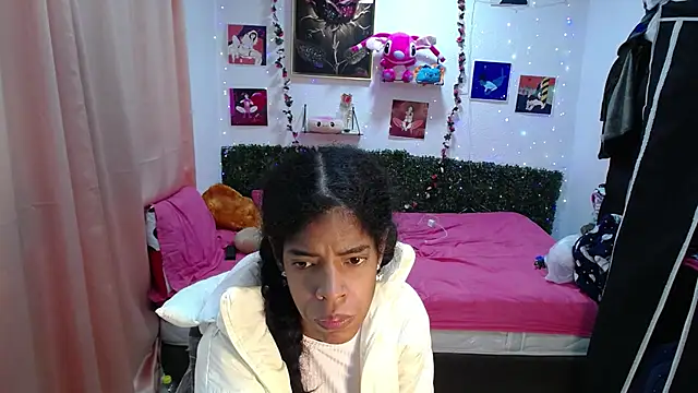 Snapshot of thianahorny chatting on 04.22.26 thianahorny online show from 04.22.26