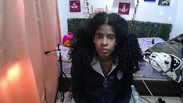 Snapshot of thianahorny chatting on 05.19.26 thianahorny online show from 05.19.26