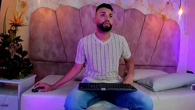 Snapshot of onlymen2025 chatting on 10.08.25 onlymen2025 online show from 10.08.25